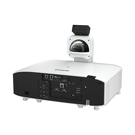 Weißer Epson Projektor mit schwarzer Anschlussblende, rückseitiger Perspektive und aufgesetzter Kameraeinheit.