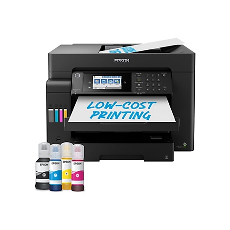 Imprimante Epson noire avec le texte bleu "LOW-COST PRINTING" sur le papier. Bouteilles d'encre colorées à côté de l'imprimante.