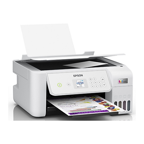 Ein weißer Epson EcoTank-Drucker mit ausgedrucktem Blatt Papier. Auf dem Papier befinden sich bunte Zahlen und eine Tabelle.