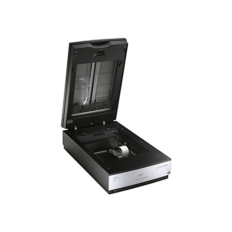 Ein offener, schwarzer Flachbettscanner. Der Deckel ist angehoben, darunter Glasplatten. Das GehÃ¤use ist silberfarben mit Modellnamen.