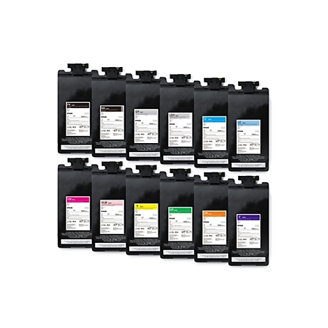 Eine Nahaufnahme von zwölf Tintenpatronen für einen Drucker, die in zwei Reihen angeordnet sind. Jede Patrone hat eine schwarze Grundfarbe, mit farbigen Etiketten, die sich nach der Farbe der Tinte unterscheiden.