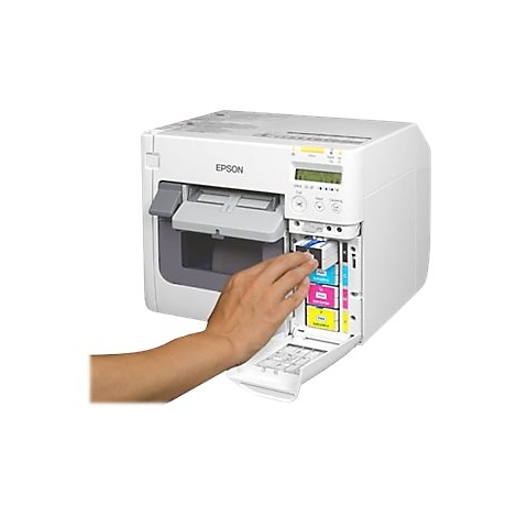 Eine Hand setzt Patronen in einen weiÃŸen Drucker ein. Das Epson-Logo ist deutlich zu sehen.