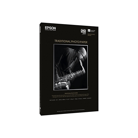 Epson Traditional Photo Paper Verpackung in Schwarz mit einem Saxophonspieler als Motiv auf dem Karton.