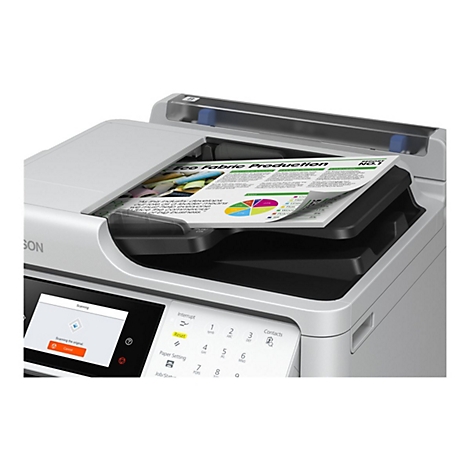 Nahaufnahme eines Epson-Druckers mit einem bedruckten Bericht im Einzug und aktivem Touchscreen-Display.