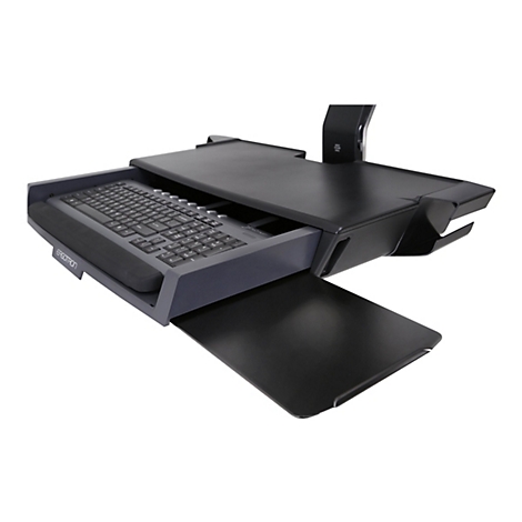 Ein schwarzes Keyboard-Tablett mit integrierter Handballenauflage, Ergotron-Logo. Auf weißem Hintergrund.