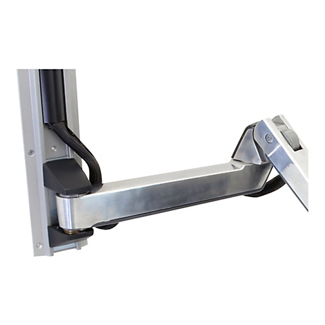 Nahaufnahme eines silbernen Monitorarms, an einer grauen Wand montiert. Der Arm hat schwarze Kabel und Gelenke.