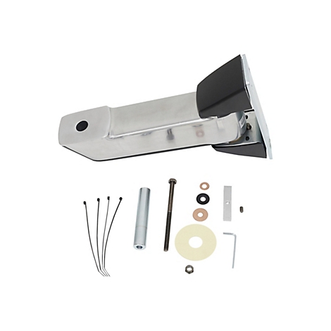 Detailaufnahme eines Metall-Türgriffs mit Zubehör, das auf weißem Hintergrund angeordnet ist.