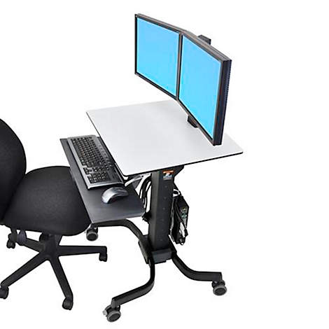 Bureau d'ordinateur roulant avec deux moniteurs, clavier, souris et chaise de bureau.