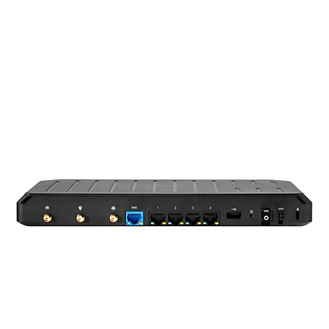 Schwarzer Router mit Anschlüssen und Antennen, vor weißem Hintergrund.