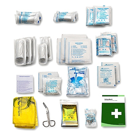 Verschiedene medizinische Hilfsmittel, wie Verbände, Augenpflaster, Kühlpackungen und Schere, auf weißem Hintergrund.