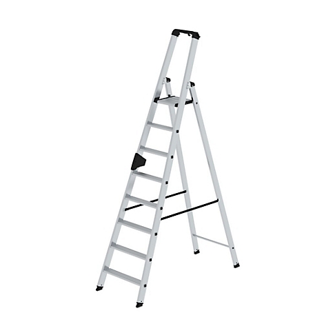 Échelle pliante en aluminium gris avec mécanisme de pliage noir, sur fond blanc.