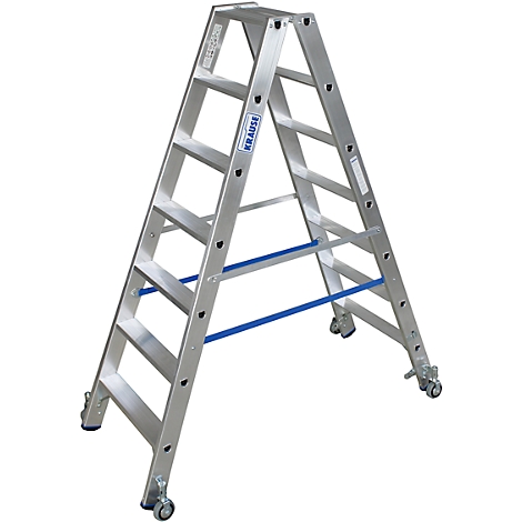Escalera plateada con ruedas; elemento estabilizador azul, logo KRAUSE.