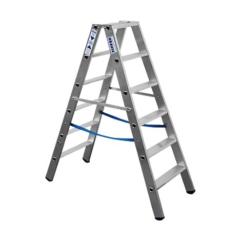 Escalera de pie plateada. Correas de seguridad azules, pies azules, letras KRAUSE.