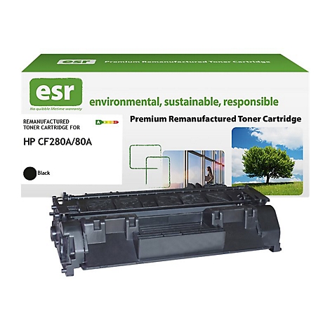 Schwarze Toner-Kartusche vor einer Verpackung mit Text: Premium Remanufactured Toner Cartridge.