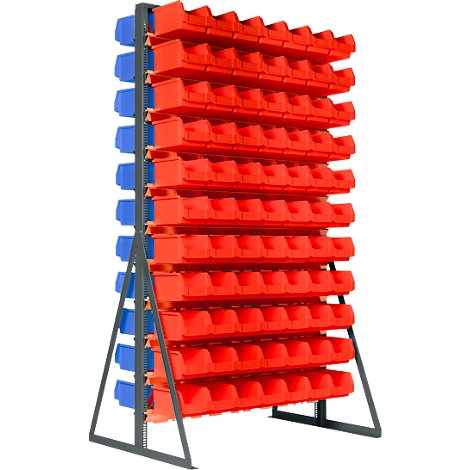 Estantería de metal gris independiente con muchas cajas de plástico rojas y azules sobre un fondo blanco.
