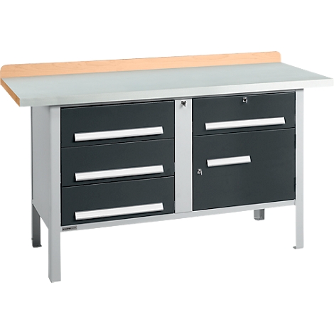 Établi avec tiroirs et armoire, plan de travail clair, cadre gris.