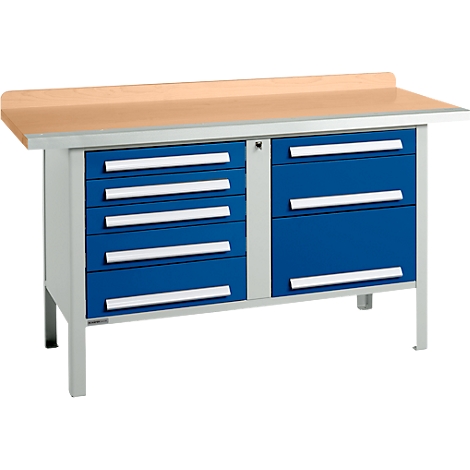 Établi avec tiroirs bleus et plateau en bois.