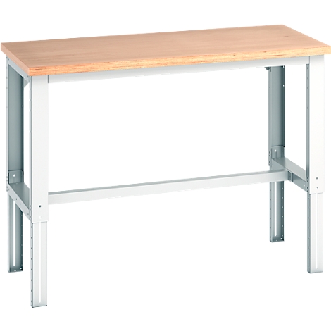Établi avec plateau en bois et cadre en métal blanc. Le plateau est rectangulaire, les pieds sont reliés par des traverses.