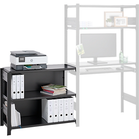 Étagère noire avec imprimante, dossiers et papier. En arrière-plan, un bureau gris et esquissé.