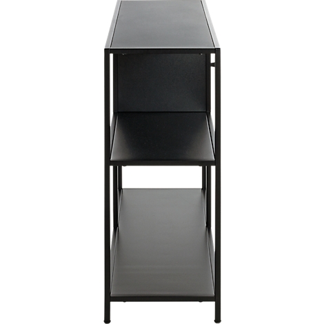 Étagère noire avec trois surfaces de rangement. La construction est en métal, les étagères sont fermées.