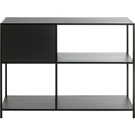 Étagère noire avec deux étagères et un compartiment d'armoire sur le côté gauche.