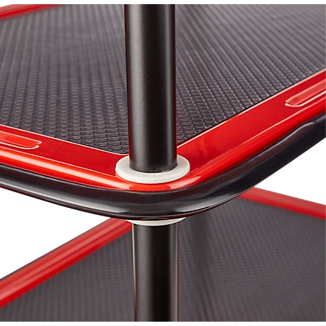 Close-up van een zwart rek met rode randen en metalen stutten. De planken zijn zwart, de stutten zijn zwart.