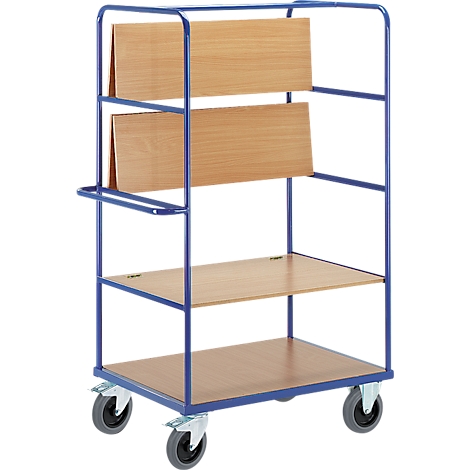 Blauwe kar met houten planken, vier wielen en een handvat. Ideaal voor opslag of transport.