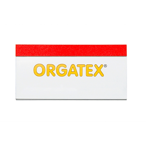 Panel rectangular blanco con parte superior roja y letras amarillas "ORGATEX®".