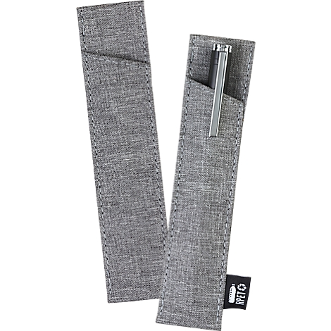Deux étuis à stylos gris en tissu, un avec un stylo.