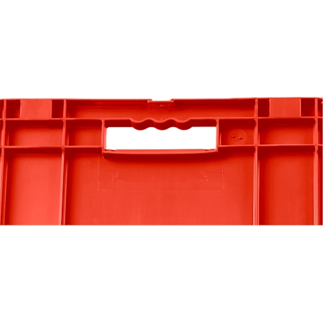 Nahaufnahme des roten Kunststoffgriffs einer Stapelbox.