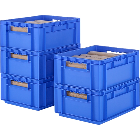 Blauwe plastic dozen, deels gevuld met bruine rollen, gestapeld.