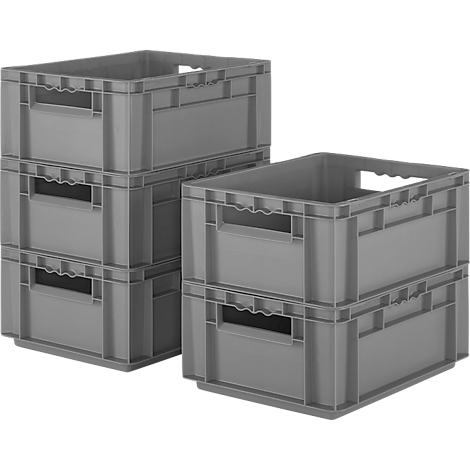 Caisses en plastique grises, empilées, avec poignées et évidements.