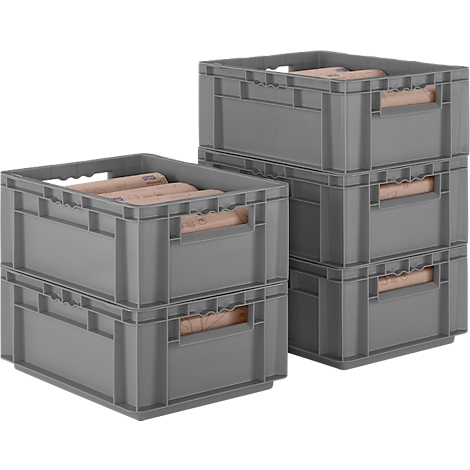 Boîtes en plastique grises, empilées et remplies de rouleaux.