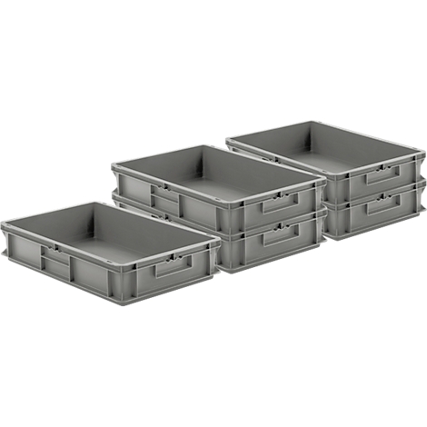 Boîtes en plastique grises empilées. Elles sont rectangulaires et ont des poignées.