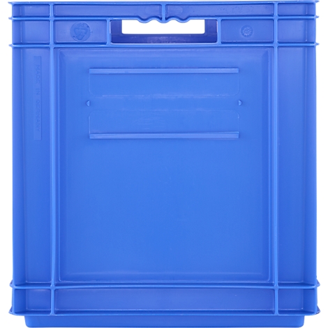 Blaue Kunststoffkiste mit Griff. Rechteckige Form, geriffelte Seiten, zwei horizontale Streifen.