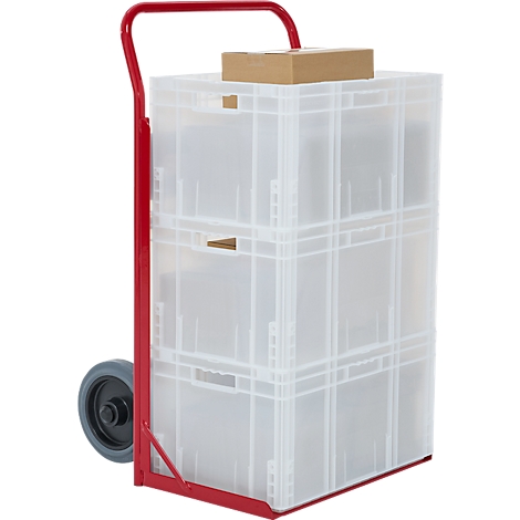 Roter Transportwagen mit transparenten Kunststoffboxen. Oben liegt ein brauner Karton.