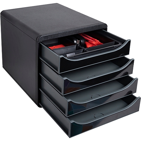 Schwarzer Schubladenschrank, eine Schublade ist geöffnet. Inhalt: rote und schwarze Gegenstände. Drei weitere Schubladen sind geschlossen.