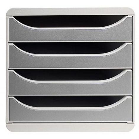 Grijze, stapelbare paptray met vier compartimenten. Het frame is lichtgrijs, de laden zijn zilvergrijs met gebogen handgrepen.