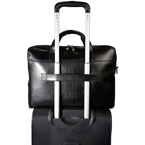 Mallette noire sur valise à roulettes. Barre télescopique et poignée argentées.