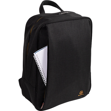 Schwarzer Rucksack mit einer Spiralnotiz im Seitenfach. Auf dem Rucksack befindet sich ein Markenlogo.