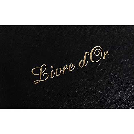 Schwarzes Buch mit goldenem "Livre d'Or" Schriftzug.
