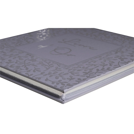 Helllila Buch mit floralem Muster. Der Titel 'Livre d'or' ist in Silber geschrieben.