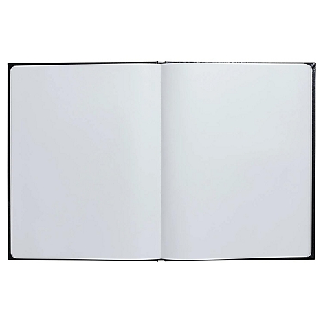 Aufgeschlagenes Notizbuch, leere Seiten vor weißem Hintergrund. Schwarzer Einband.