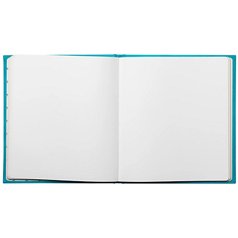 Aufgeschlagenes Notizbuch mit leerem, weißem Papier, hellblauer Einband.