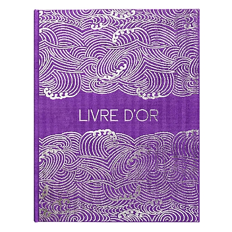 Paars boek met zilveren golfachtige versieringen. Er staat "LIVRE D'OR" op.