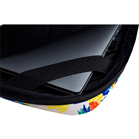 Gros plan sur une housse pour ordinateur portable. A l'intérieur, un ordinateur portable est fixé par une sangle noire. Le sac présente un motif floral coloré.
