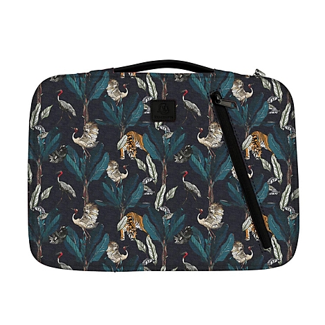 Sacoche pour ordinateur portable bleu foncé avec motif jungle. Il présente des animaux comme des tigres, des oiseaux et des palmiers. Poignée et fermeture éclair noires.