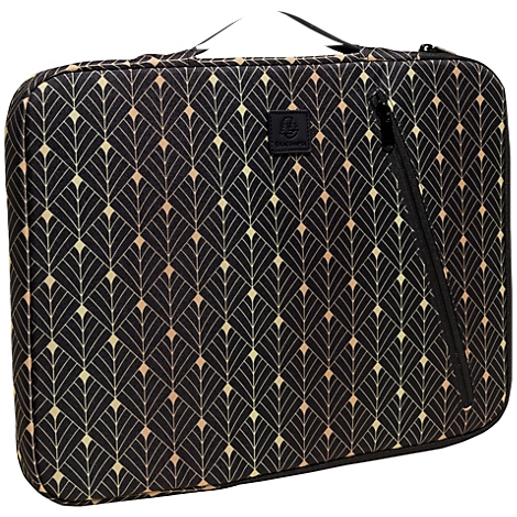 Trousse de maquillage noire avec motif géométrique doré. Poignée sur le dessus, fermeture éclair sur le côté.