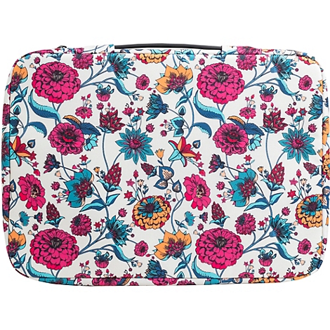 Reisetasche mit floralem Muster. Rosa, gelbe und blaue Blumen auf weißem Grund.