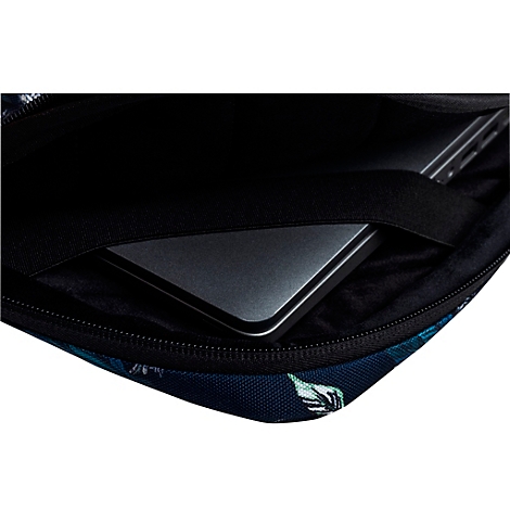 Nahaufnahme einer Laptop-Tasche. Ein Laptop befindet sich im Inneren, gehalten durch ein elastisches Band.